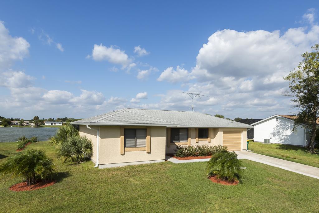 Lilsis By The Lake Port Charlotte Exterior photo