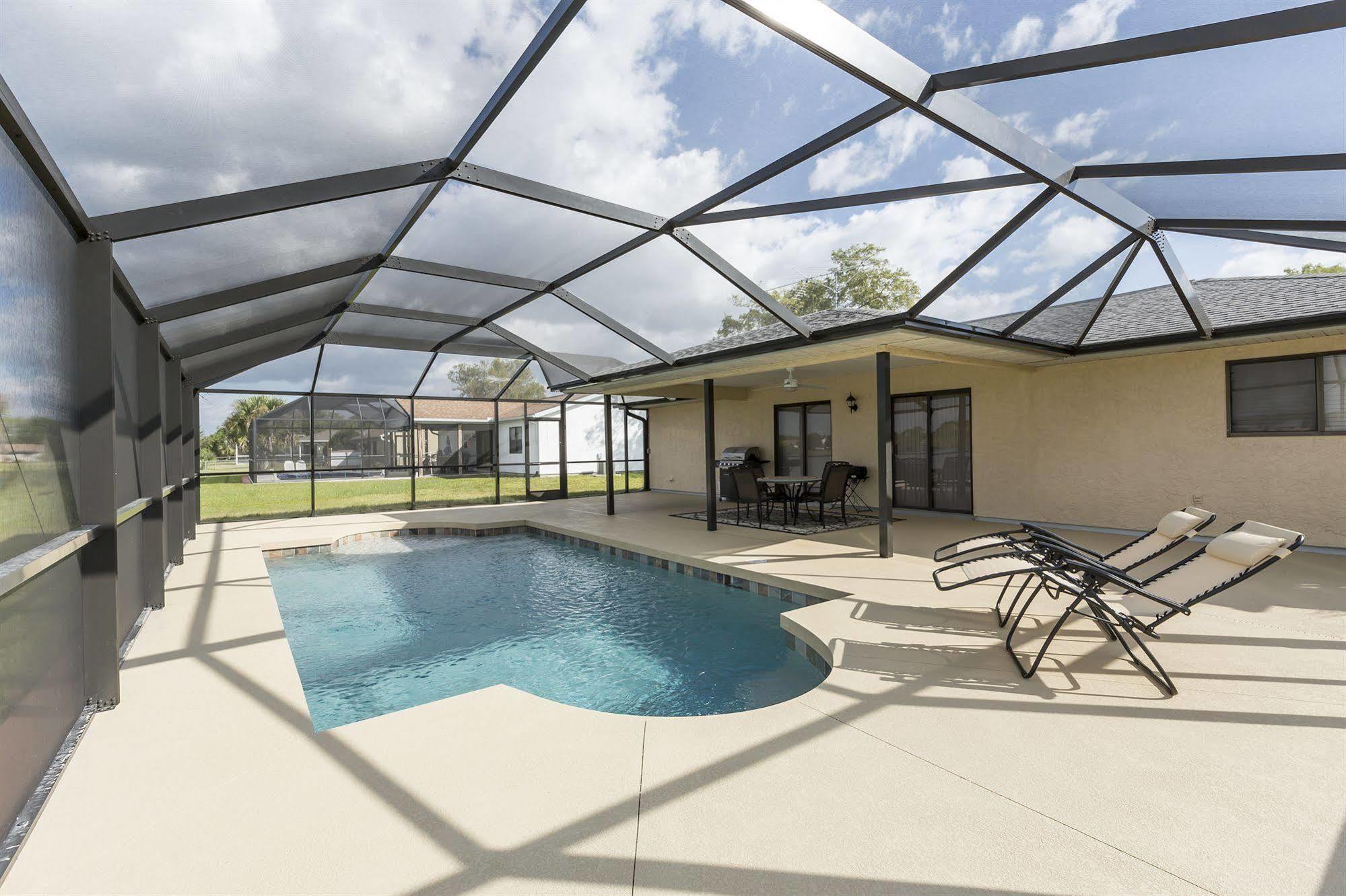Lilsis By The Lake Port Charlotte Exterior photo